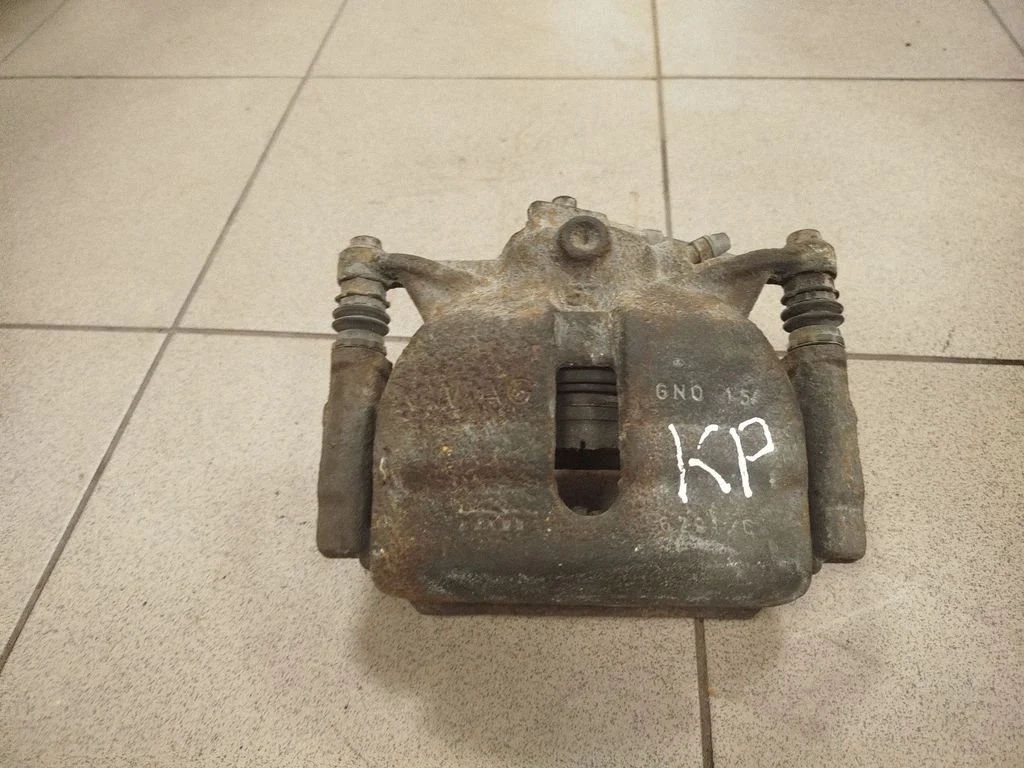 Front brake caliper – left