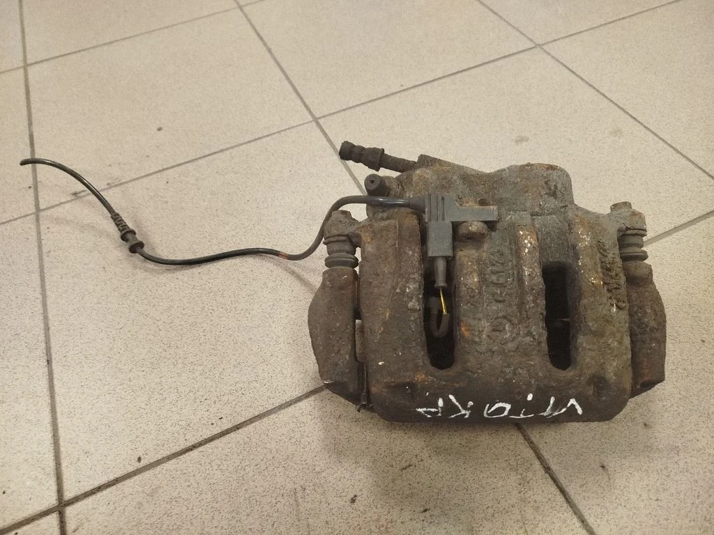 Front brake caliper – Mercedes-Benz Vito Viano W639 (2003-2014)