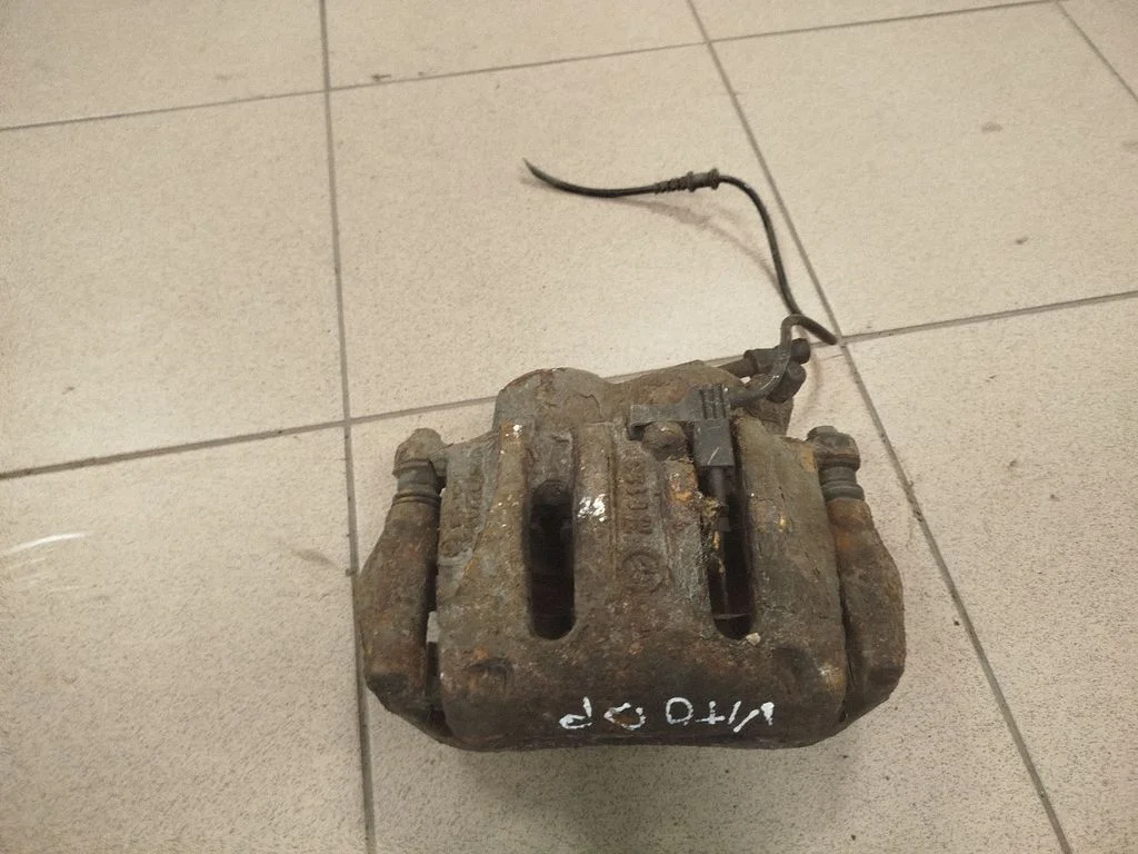 Front brake caliper – Mercedes-Benz Vito Viano W639 (2003-2014)