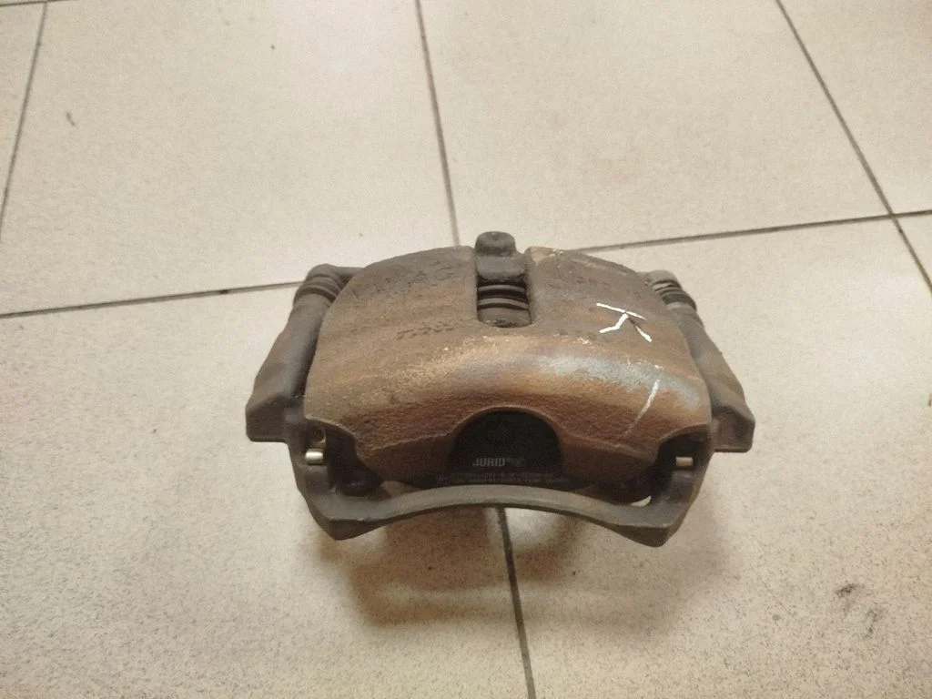 Front brake caliper 5714B