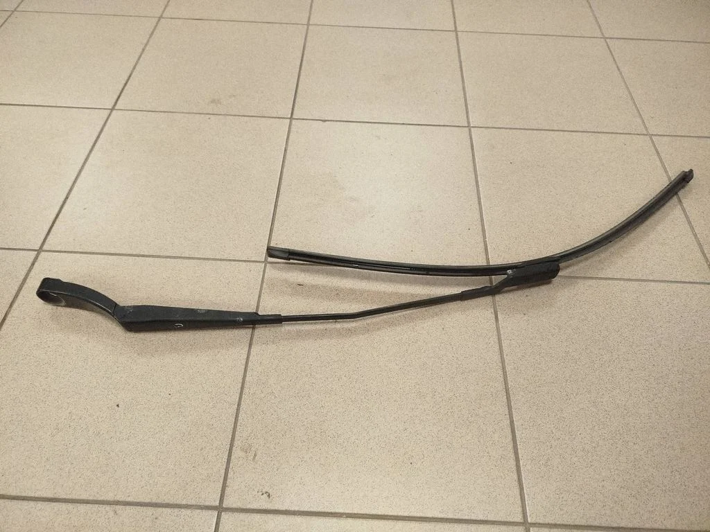 Ramię wycieraczki przedniej yp00057880