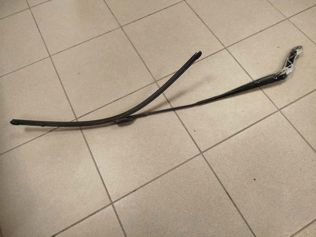 Ramię wycieraczki przedniej 2500SX