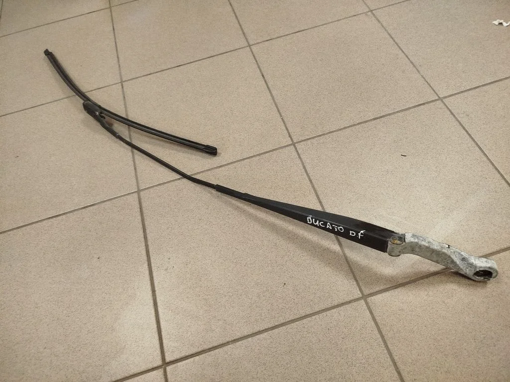 Ramię wycieraczki przedniej 250PSX