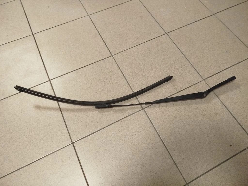 Front wiper blade arm 3G2955410