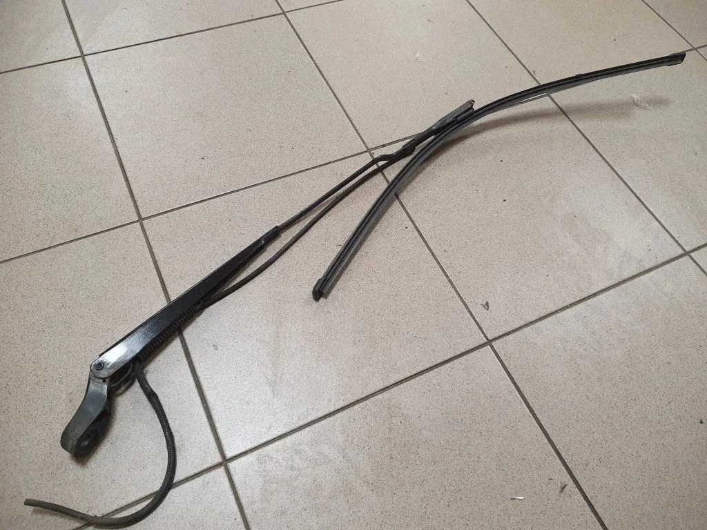Front wiper blade arm – Mercedes-Benz Vito Viano W639 (2003-2014)