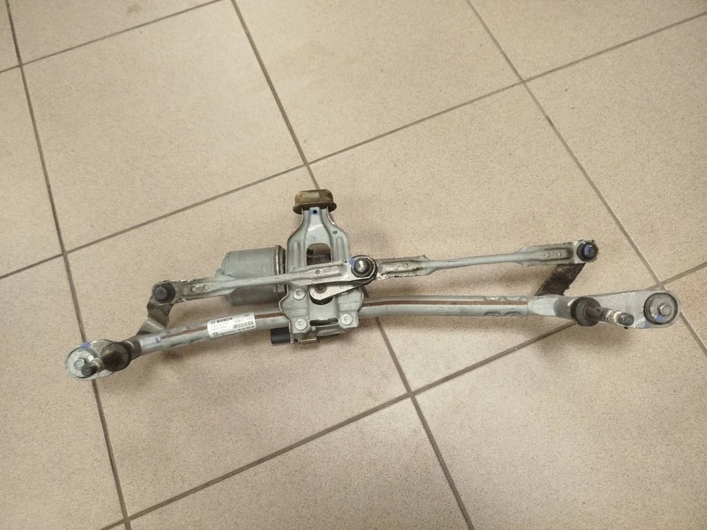 Mechanizm wycieraczek z silniczkiem 9824762380