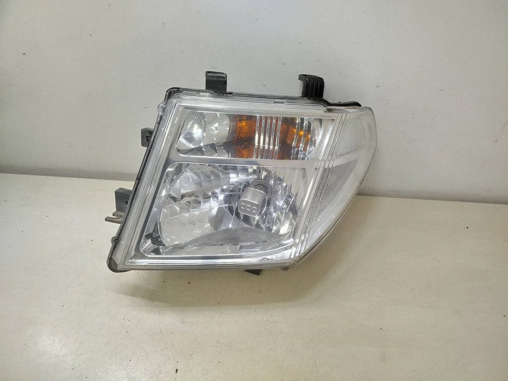 Headlight/headlamp – Nissan Navara D40 (2004-2015)