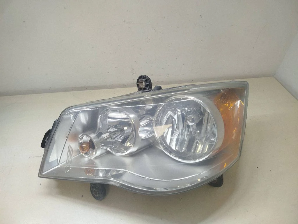 Headlight/headlamp – Chrysler Town & Country V (2008-2016)
