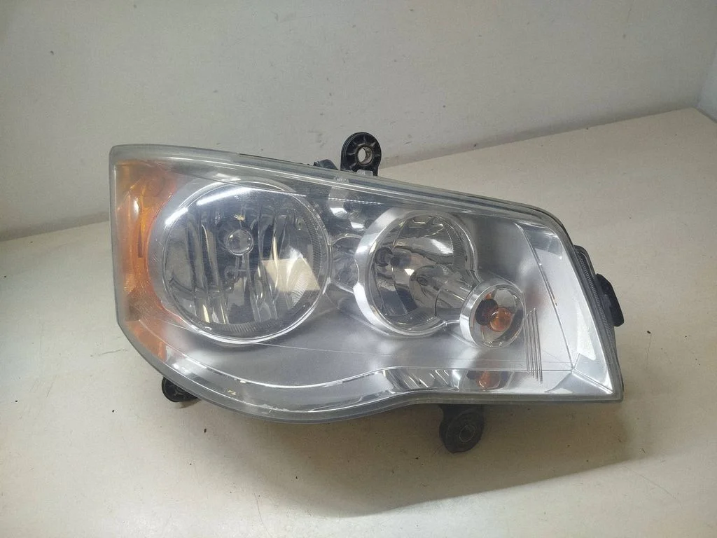 Headlight/headlamp – Chrysler Town & Country V (2008-2016)