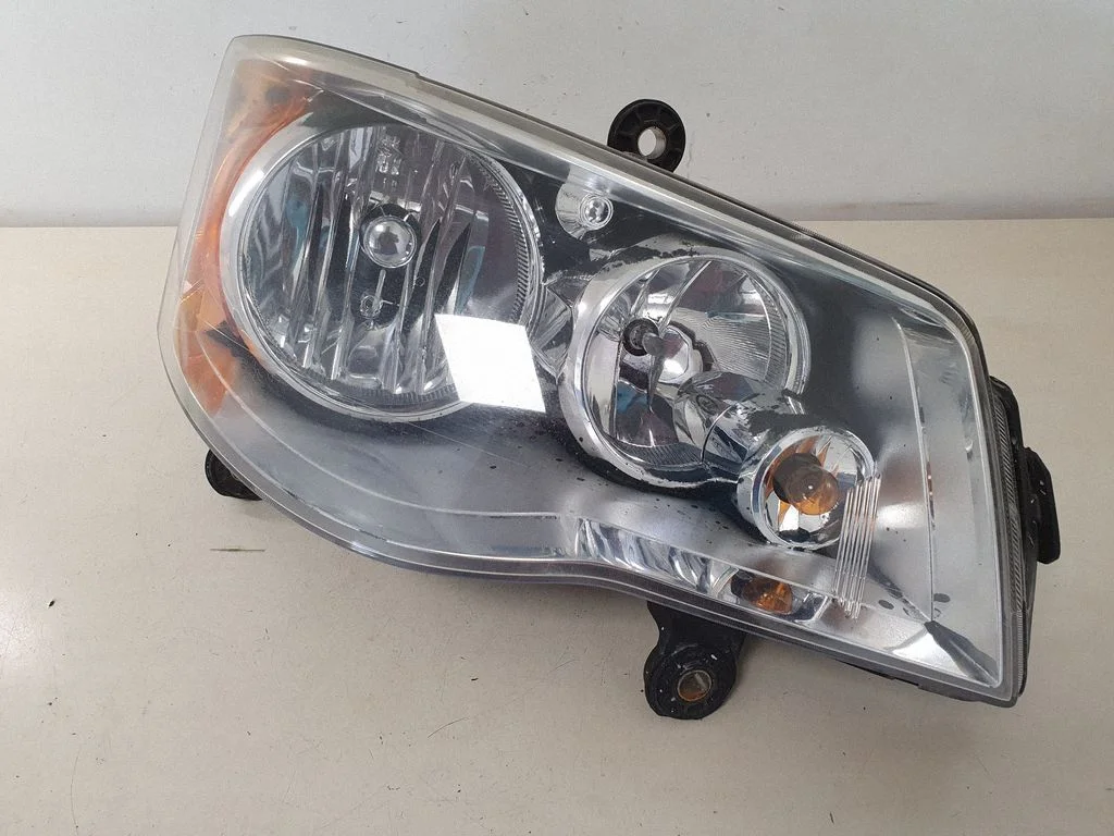 Headlight/headlamp – Chrysler Town & Country V (2008-2016)