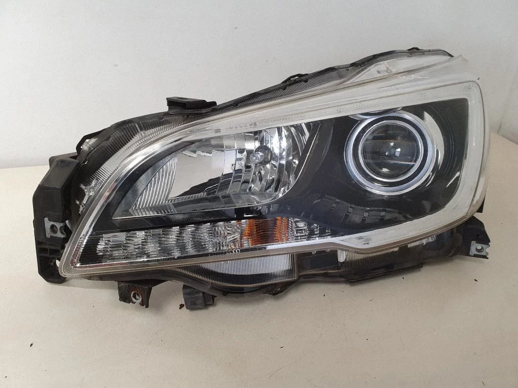 Headlight/headlamp – left