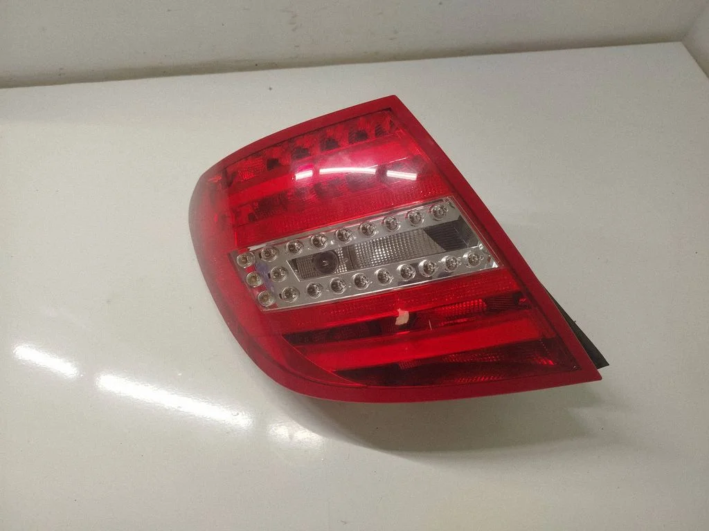 Rear/tail lights A2048206264