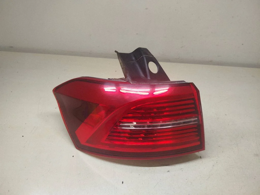 Lampa tylna w błotniku 3G9945207B
