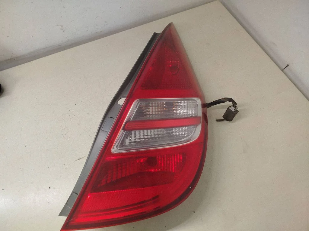 Lampa tylna w błotniku 924022L0