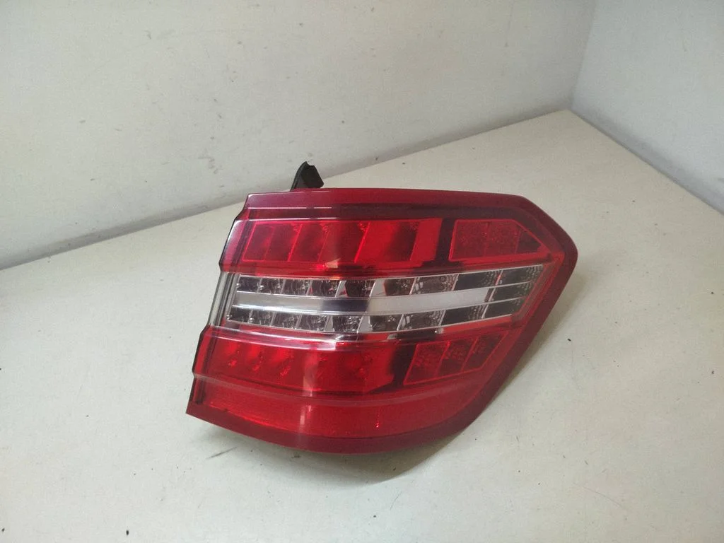 Rear/tail lights S1022A01