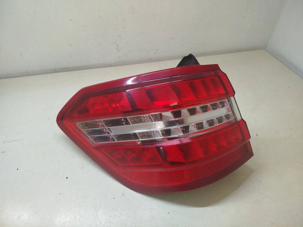 Rear/tail lights S1022A01