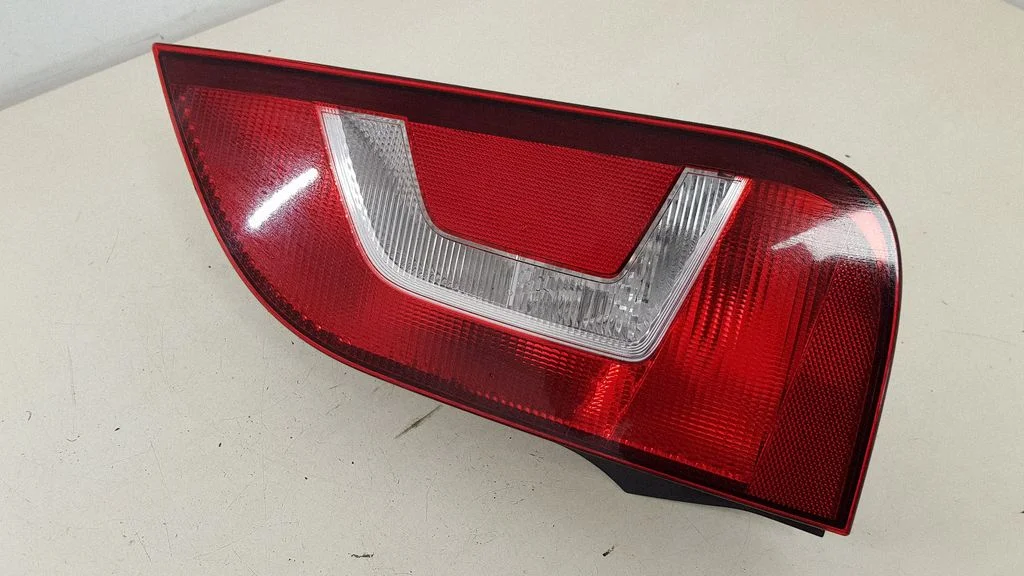 Lampa tylna w błotniku 1S0945096D