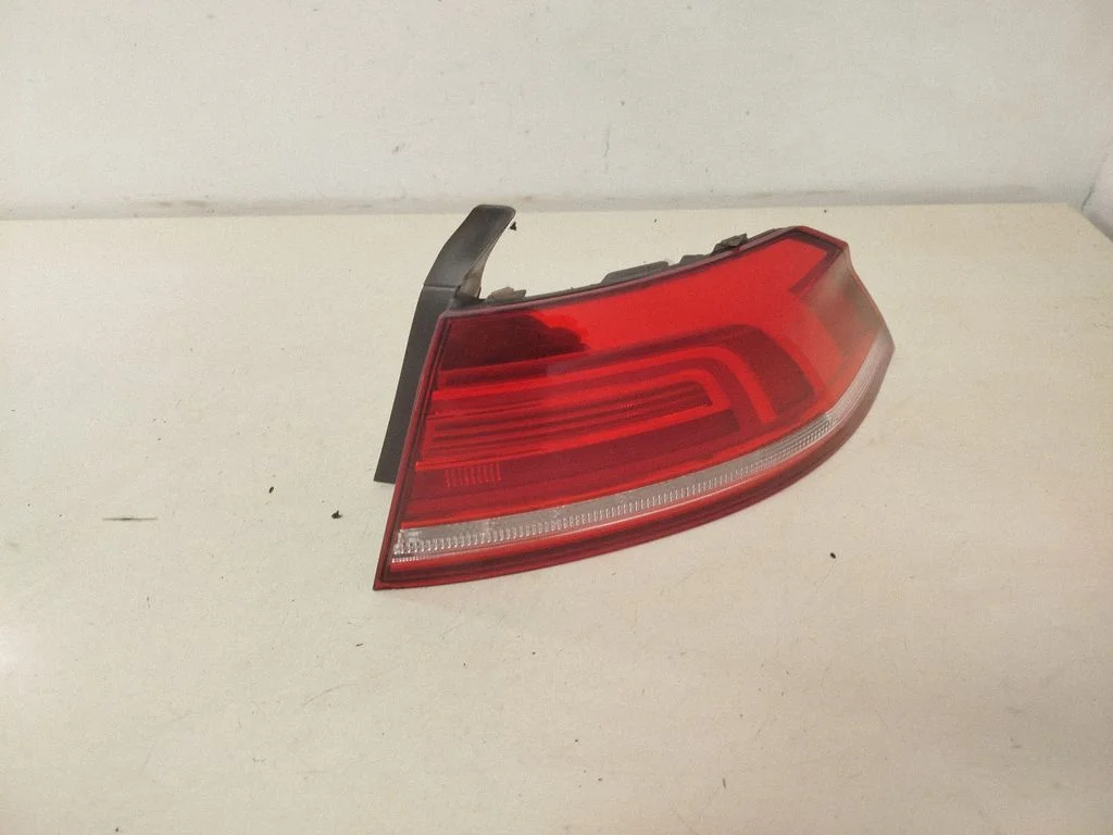 Rear/tail lights 3G5945312
