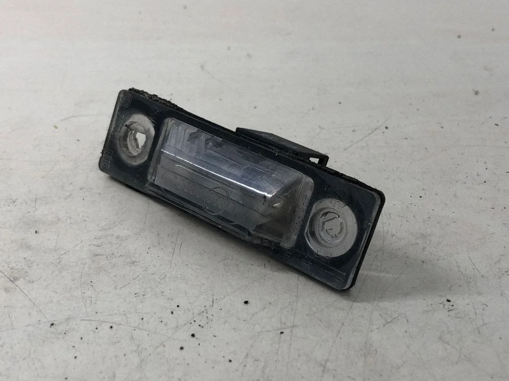 Oświetlenie tablicy rejestracyjnej – Volkswagen Sharan (2001-2010)