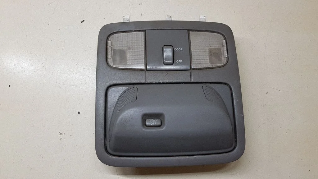 Front seat light – Toyota Land Cruiser (J120) (2002-2009)