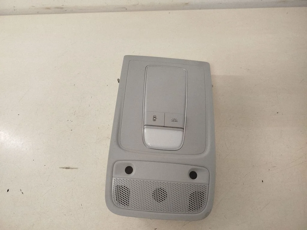 Front seat light 8V0947135A