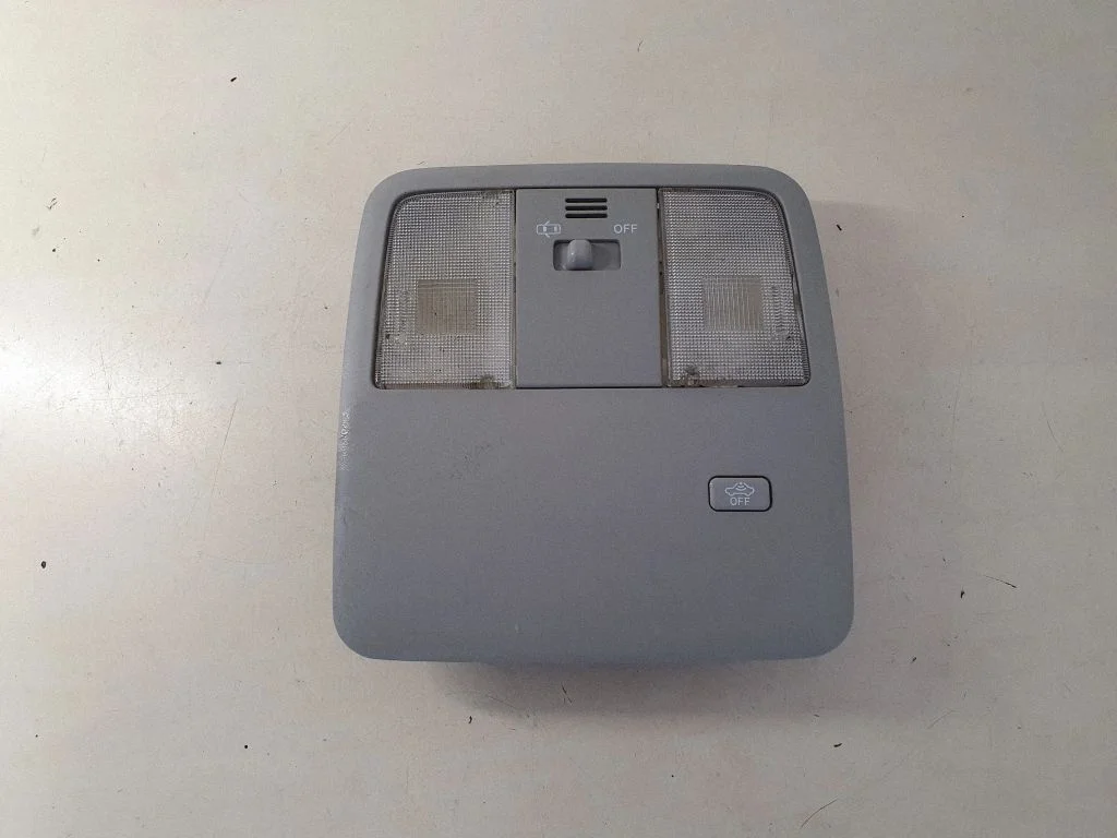 Esiistmete valgustustuli – Toyota Avensis T270 (2009-2012)