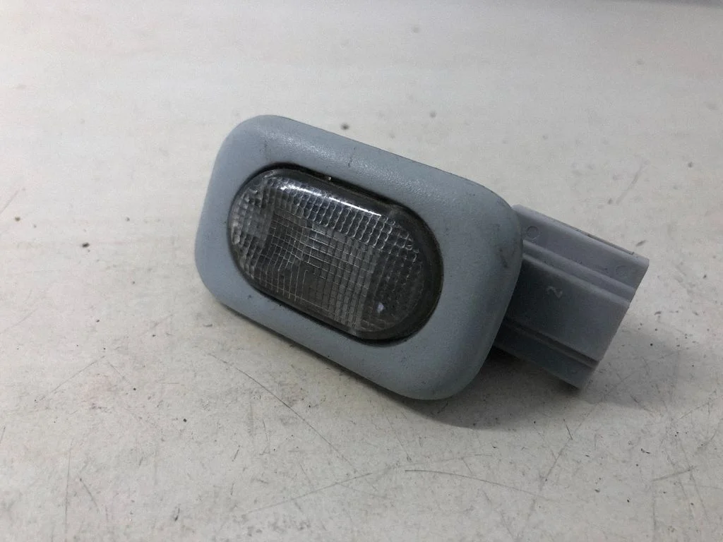 Aizmugurējo sēdvietu apgaismojuma lukturis 1H0947291