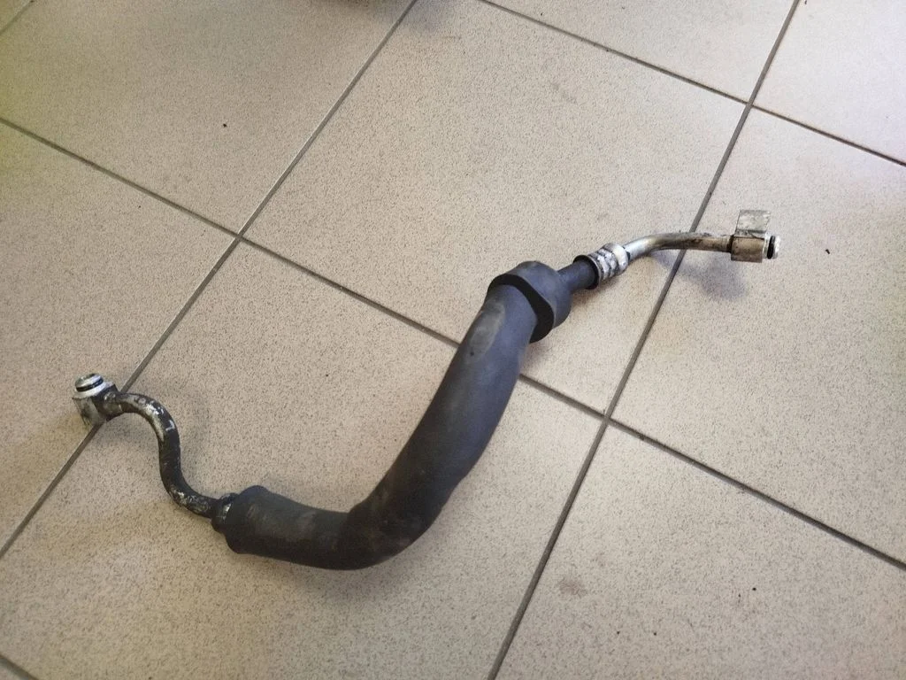 Air conditioning (A/C) pipe/hose