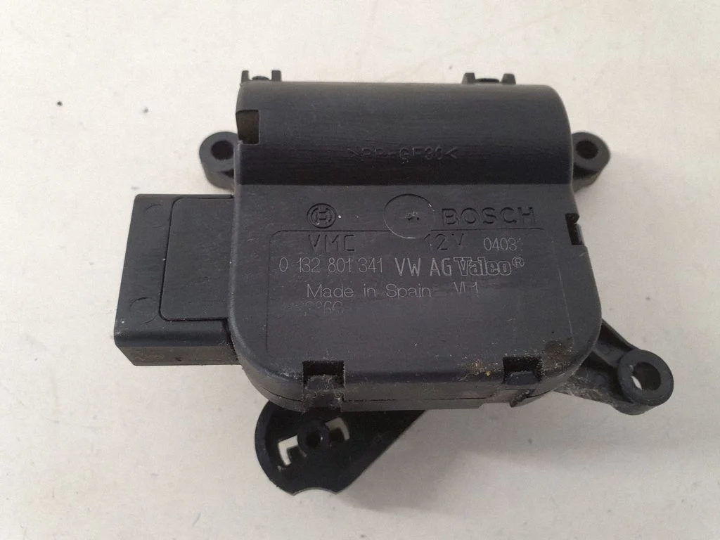 Gaisa aizvara motoriņš/aktuators 1K0907511B