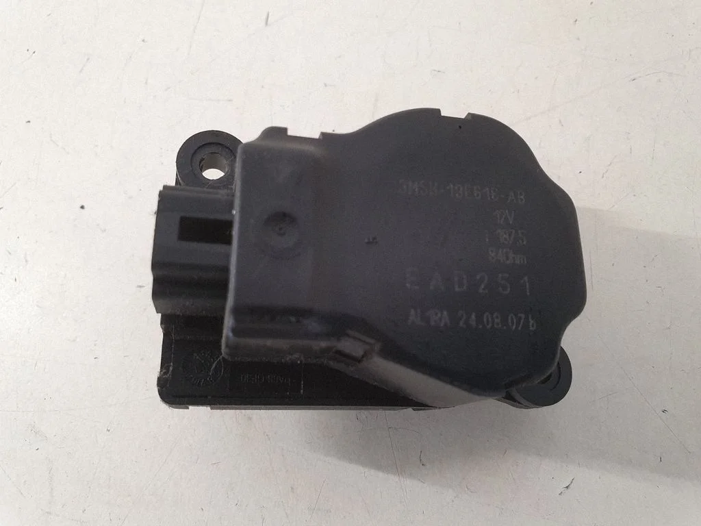 Gaisa aizvara motoriņš/aktuators 3M5H19E616AB