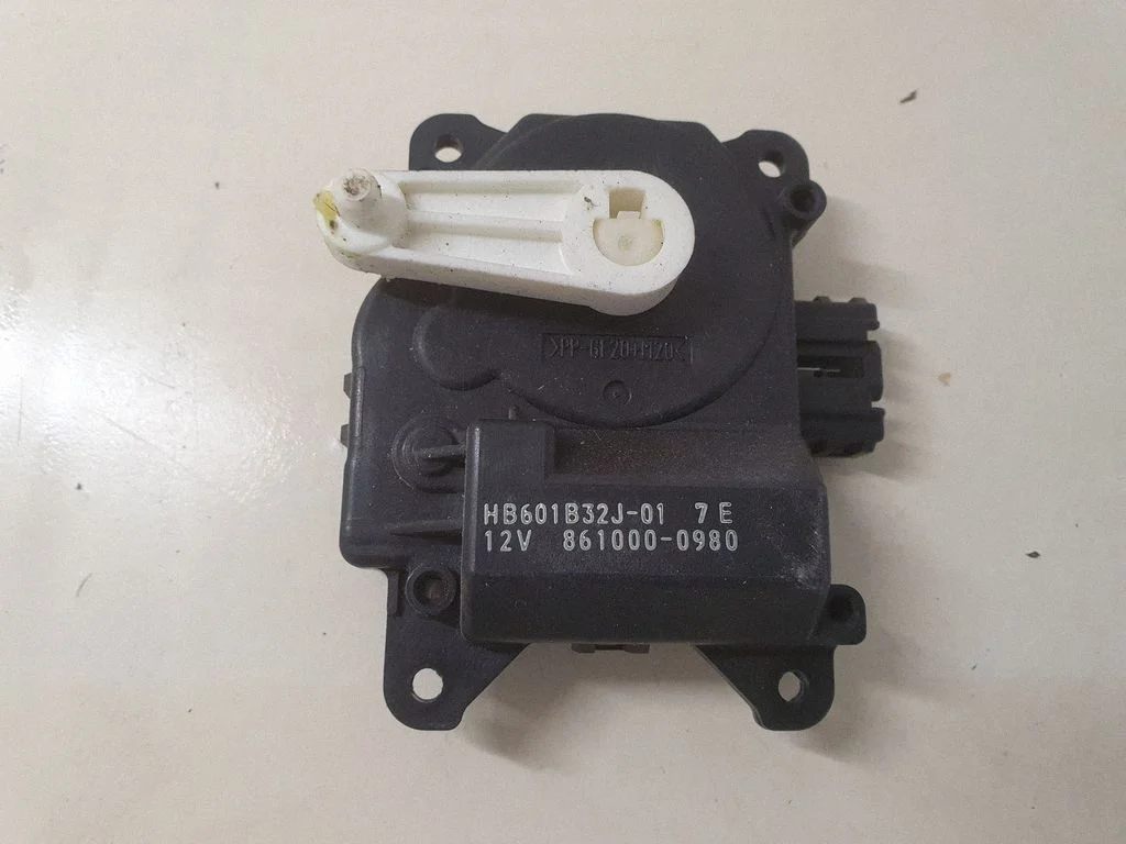 Silniczek klapki nawiewu HB601B32J01