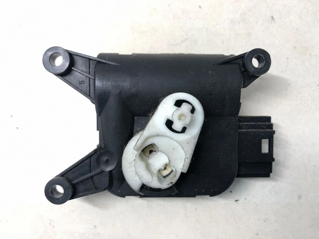 Gaisa aizvara motoriņš/aktuators 0132801363