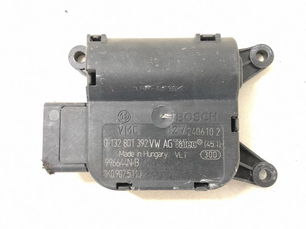 Gaisa aizvara motoriņš/aktuators – Volkswagen Passat B6 (2005-2010)