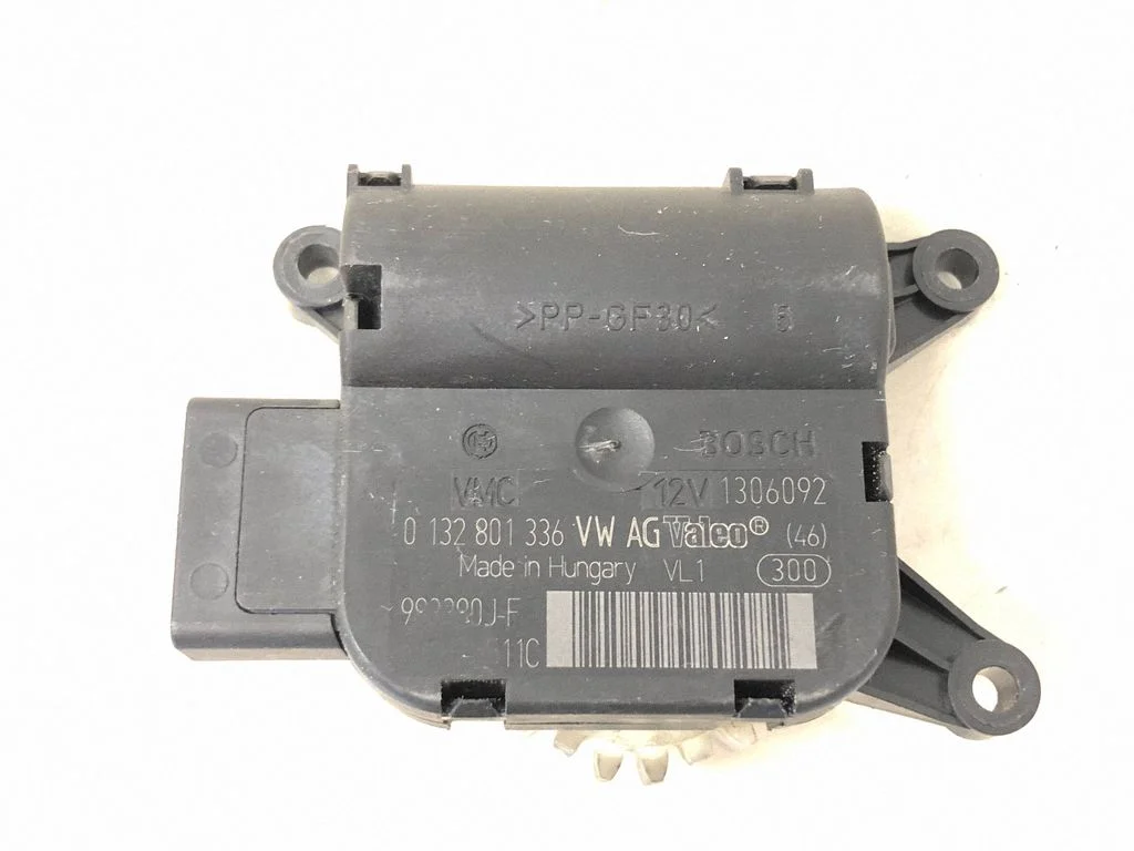 Gaisa aizvara motoriņš/aktuators – Volkswagen Passat B6 (2005-2010)