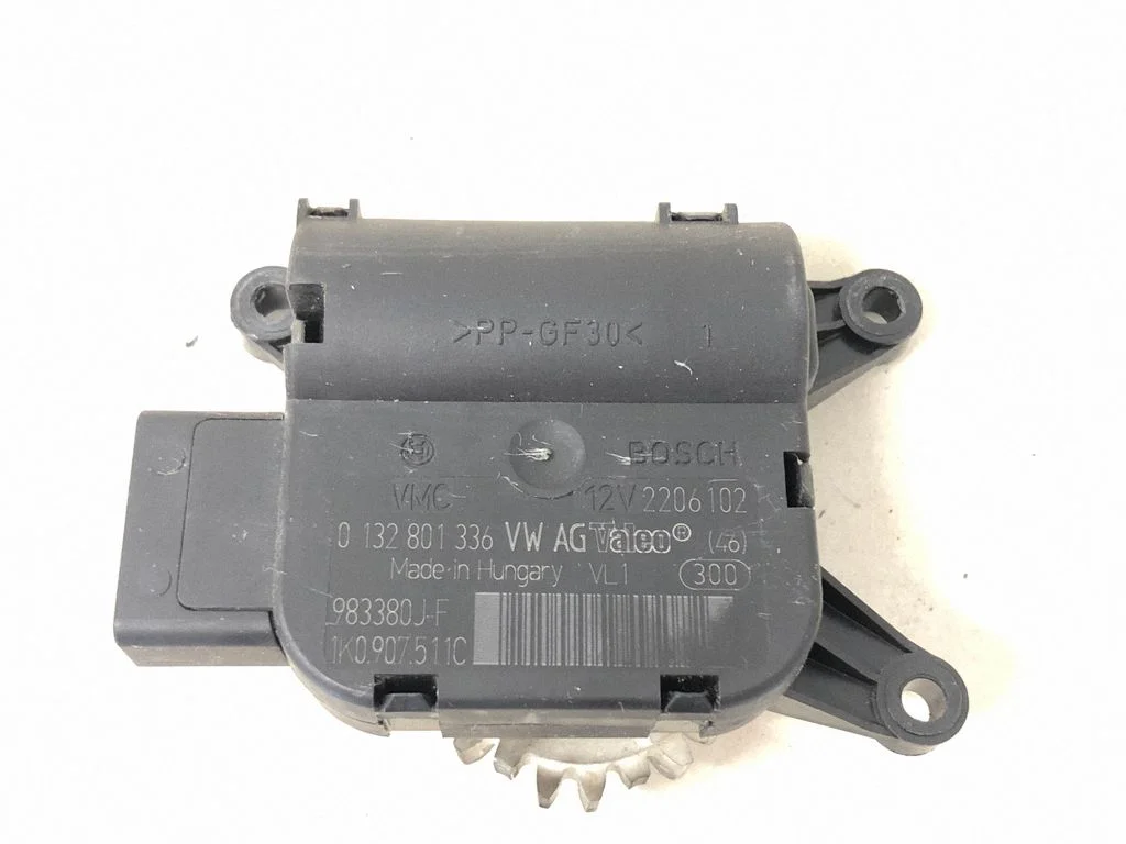 Gaisa aizvara motoriņš/aktuators – Volkswagen Passat B6 (2005-2010)