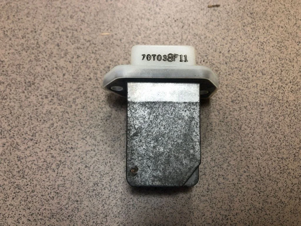 Heater blower motor/fan resistor 70T038F11