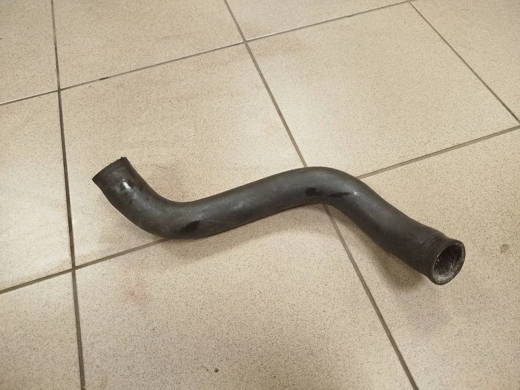 Engine coolant pipe/hose – Hyundai H-1, Starex, Satellite (2008-)