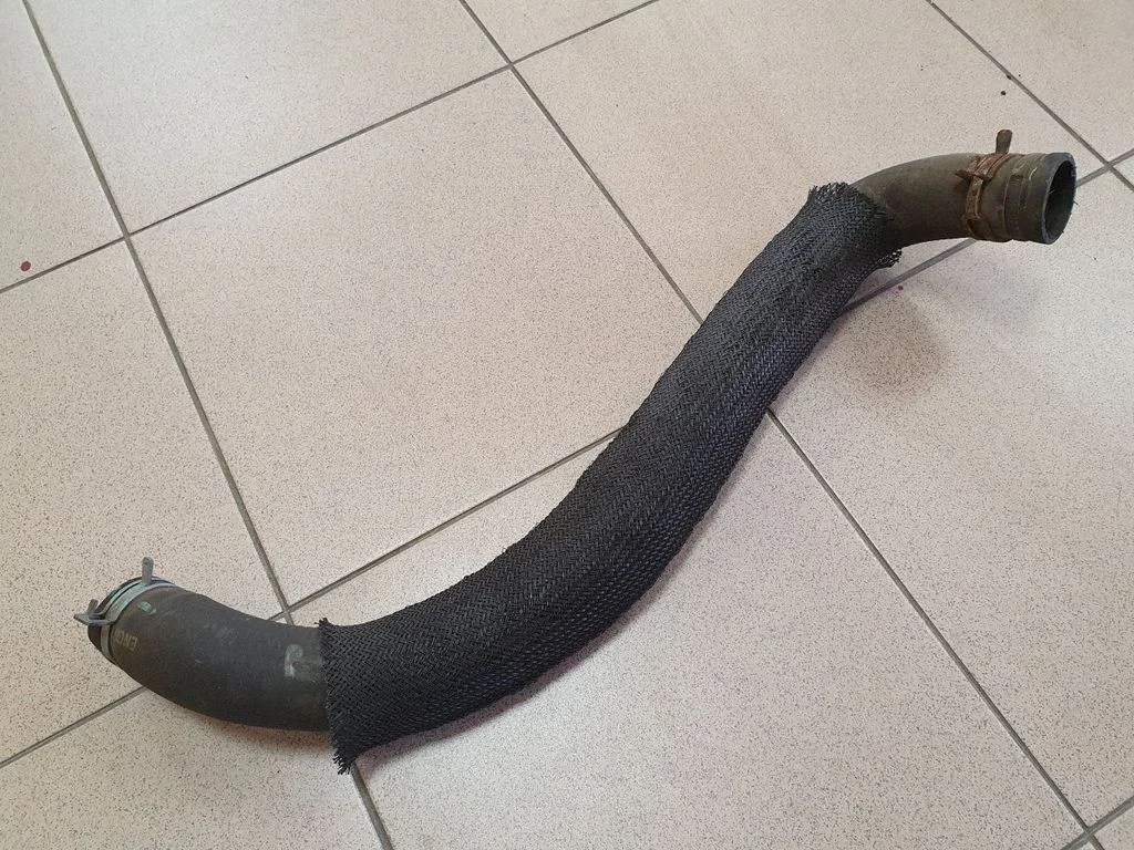 Variklio aušinimo vamzdelis (-ai)/ žarna (-os)