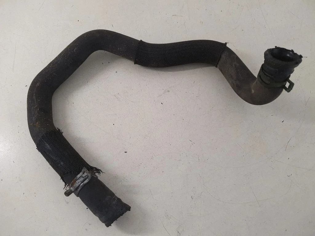 Engine coolant pipe/hose