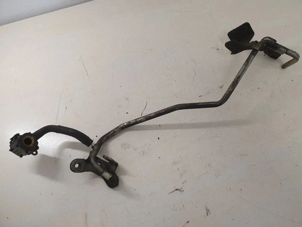 Engine coolant pipe/hose