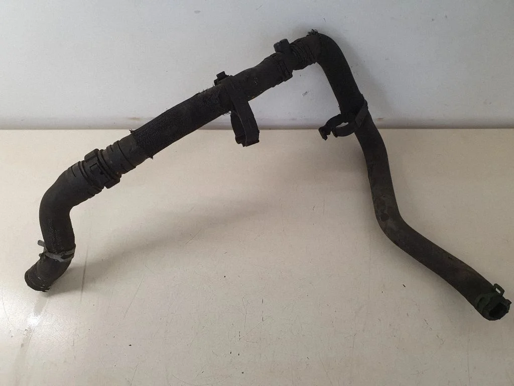 Engine coolant pipe/hose