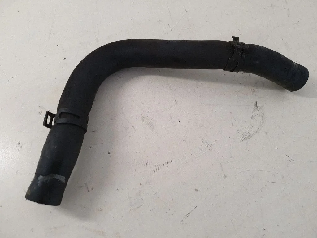 Engine coolant pipe/hose