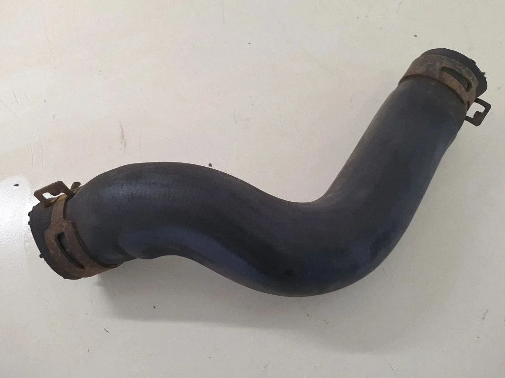 Engine coolant pipe/hose