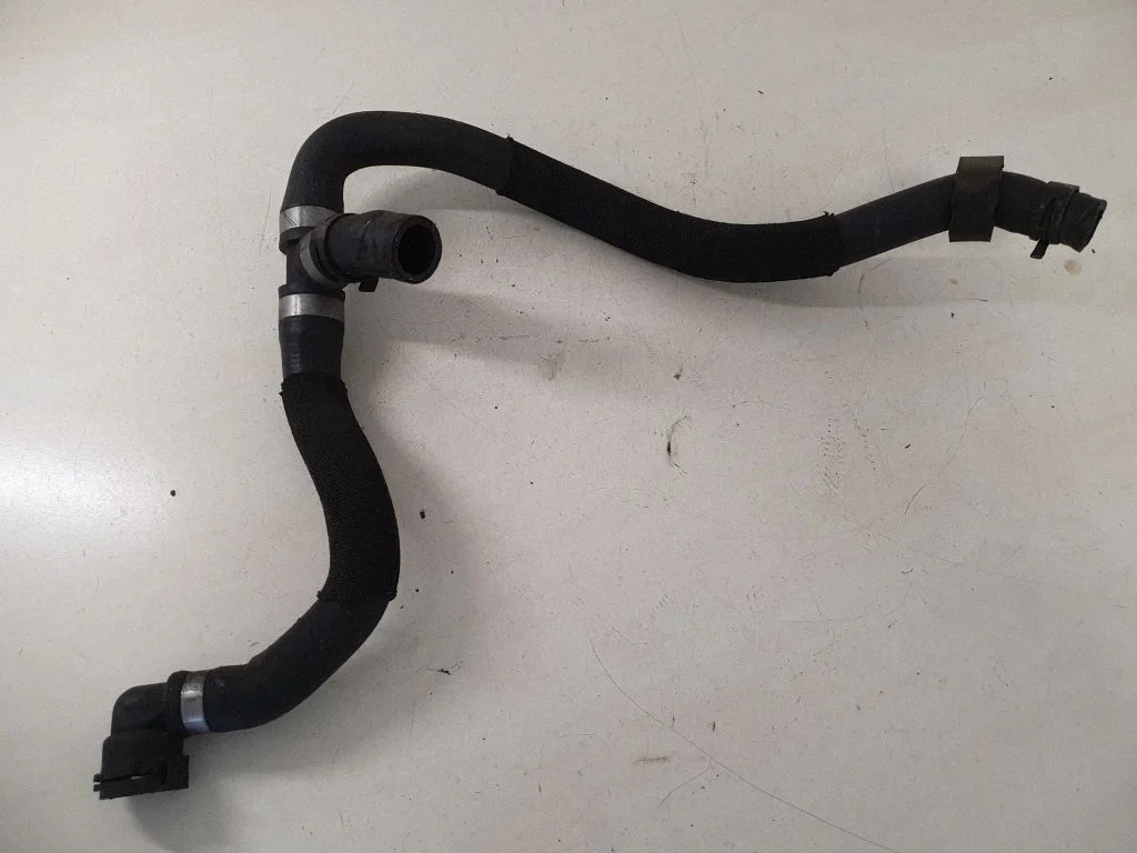 Engine coolant pipe/hose
