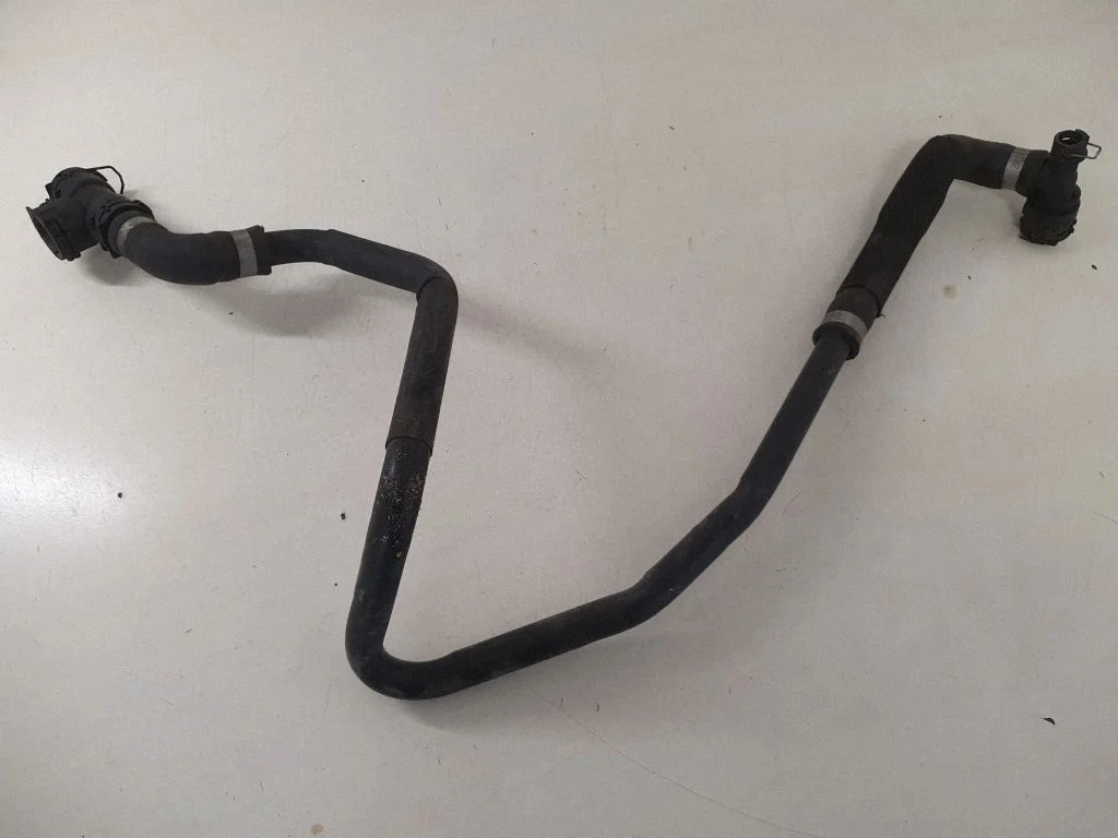 Engine coolant pipe/hose