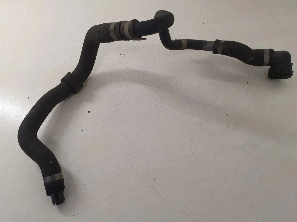 Engine coolant pipe/hose
