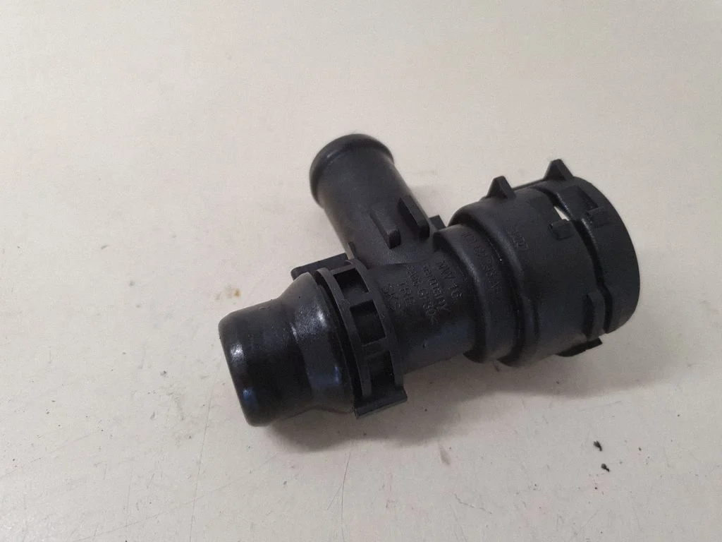 Mootori jahutusvedeliku toru / voolik 4G0122293AB
