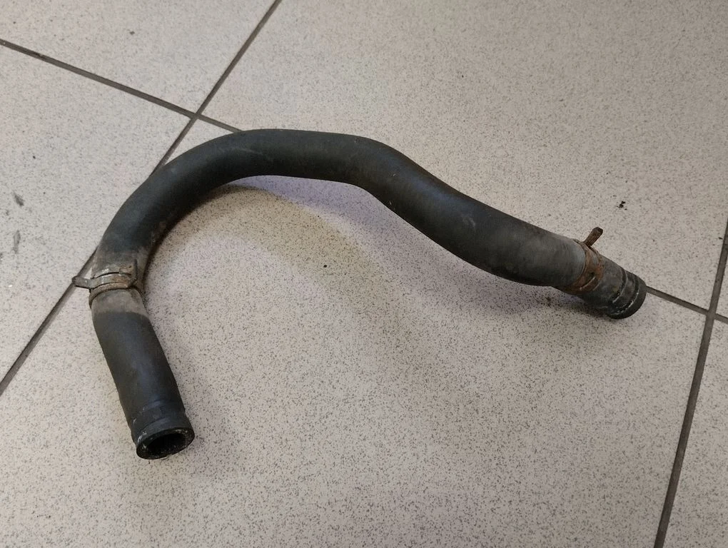 Variklio aušinimo vamzdelis (-ai)/ žarna (-os)