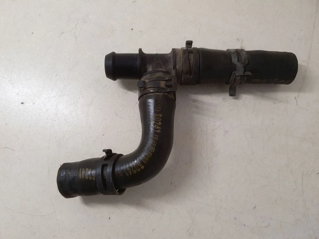 Engine coolant pipe/hose