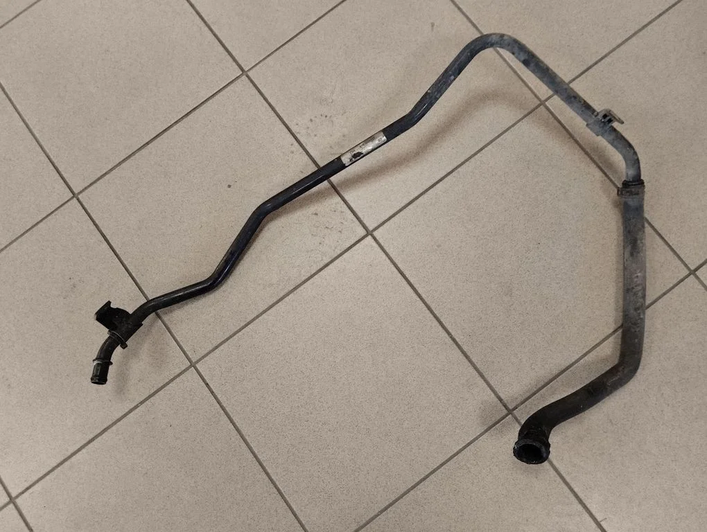 Variklio aušinimo vamzdelis (-ai)/ žarna (-os)